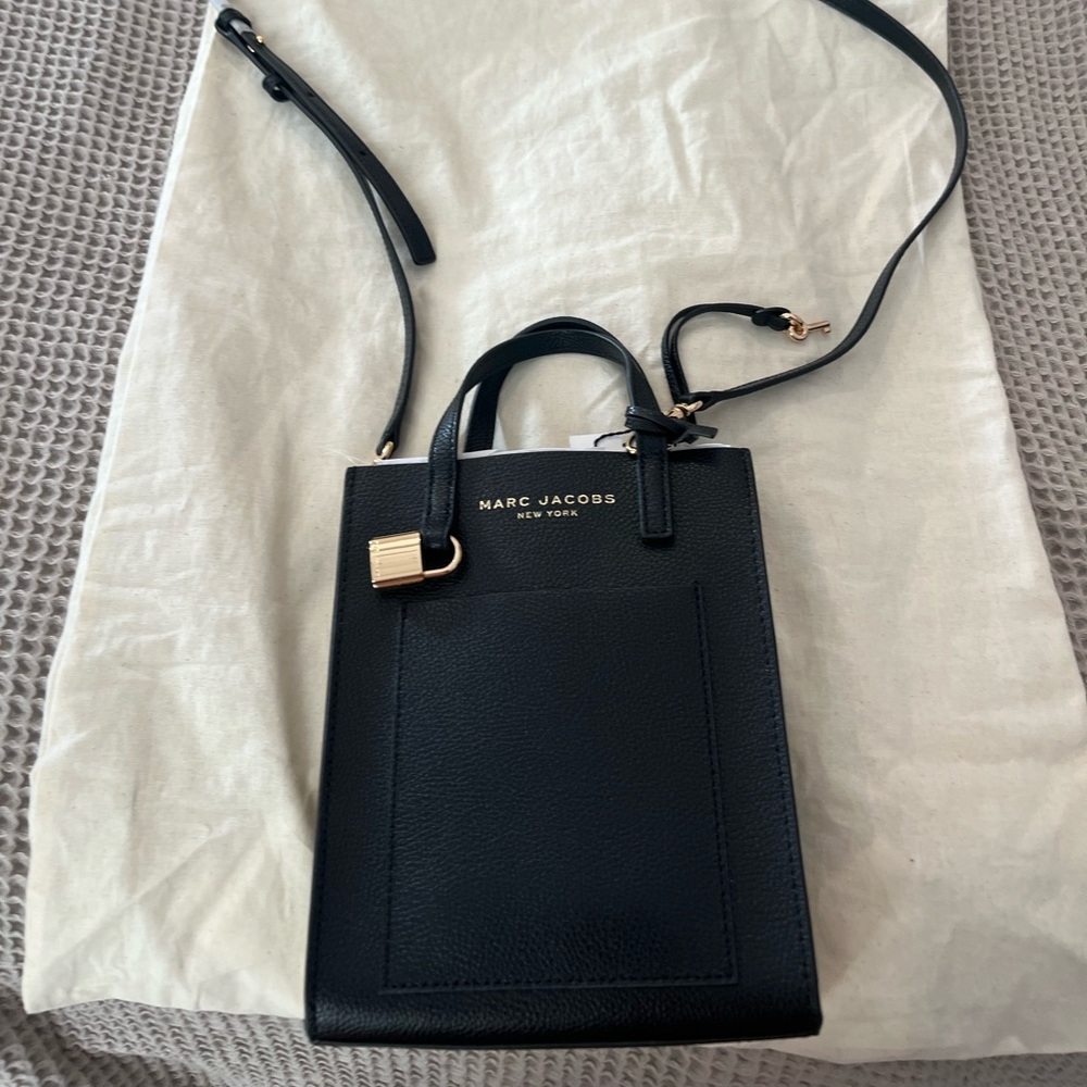 Marc Jacob's cross body brand new with tags & paper. Never used.